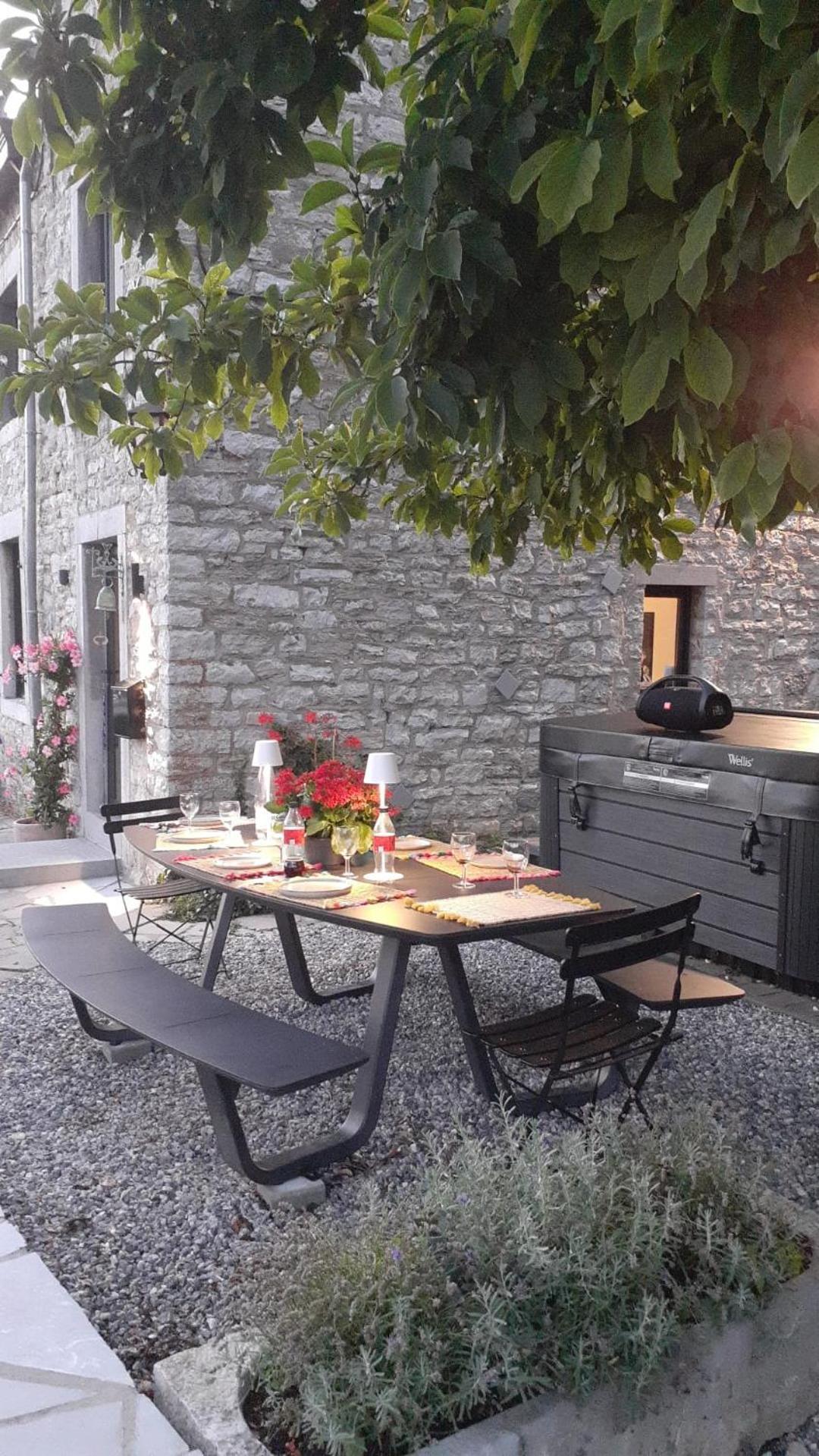 Villa Pieds Dans L'Eau Private Wellness Bordure De Meuse Lustin Exterior foto